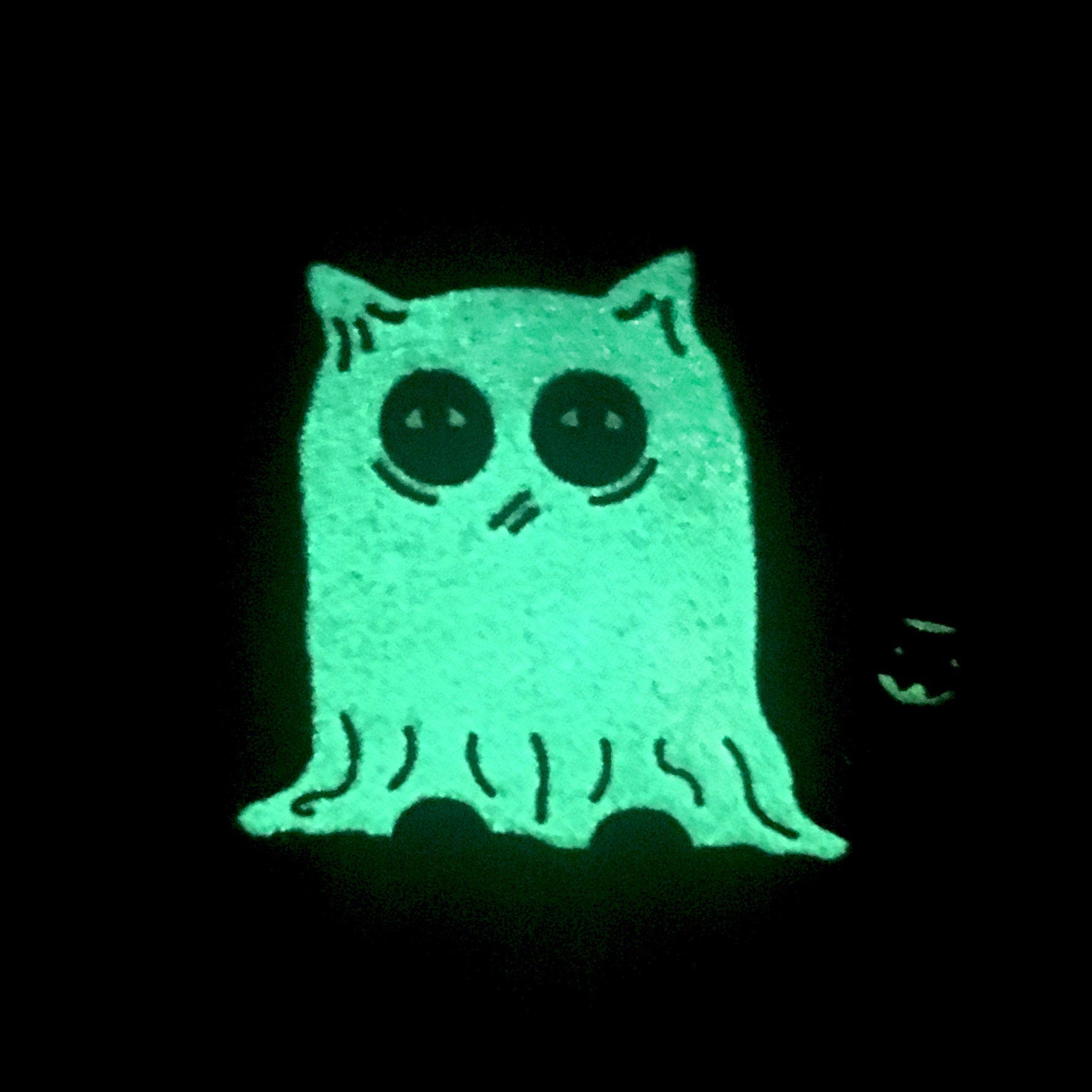 Glowing Ghost Cat Needle Minder - Kolorspun Enamel Pins